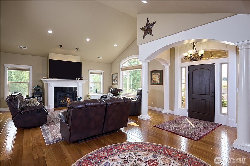 5th image of 404 Coyote Ridge Dr
