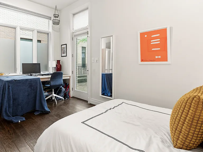 Large Bedroom with Modern Finishes