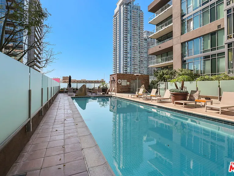 1111 S Grand Ave #916 — Photo 34