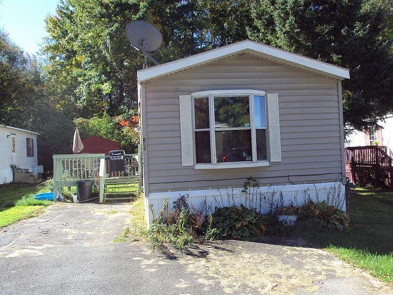 2nd image of 311 Willow Dr