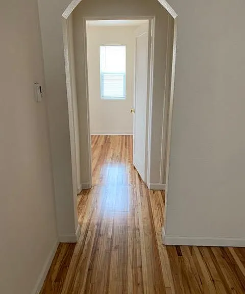 Hallway to bedrooms/bathroom
