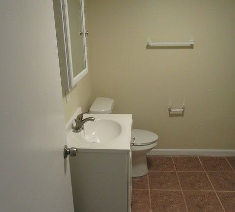 5th image of 52 Masters Dr APT B
