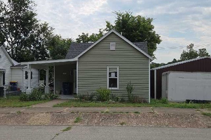 1st image of 517 S 2nd St