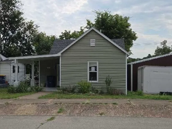 517 S 2nd St, De Soto, MO 63020