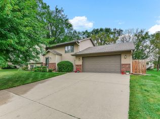 212 Ridgecrest Dr, Cannon Falls, MN 55009