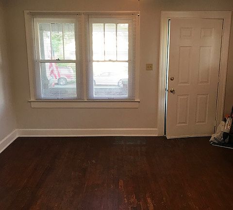 3rd image of 833 N Bradley Ave