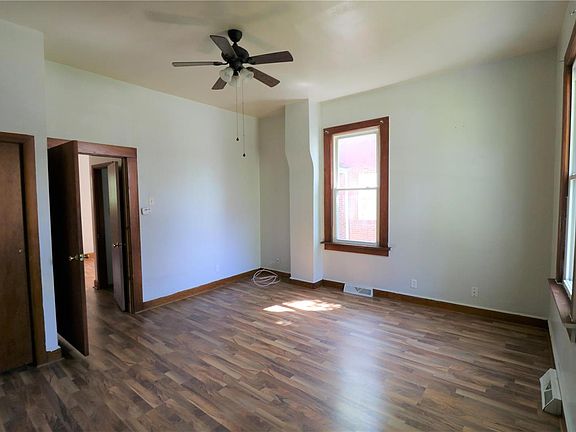 3rd image of 216 Lebanon Ave