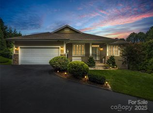 102 Pinnacle Peak Ln, Flat Rock, NC 28731