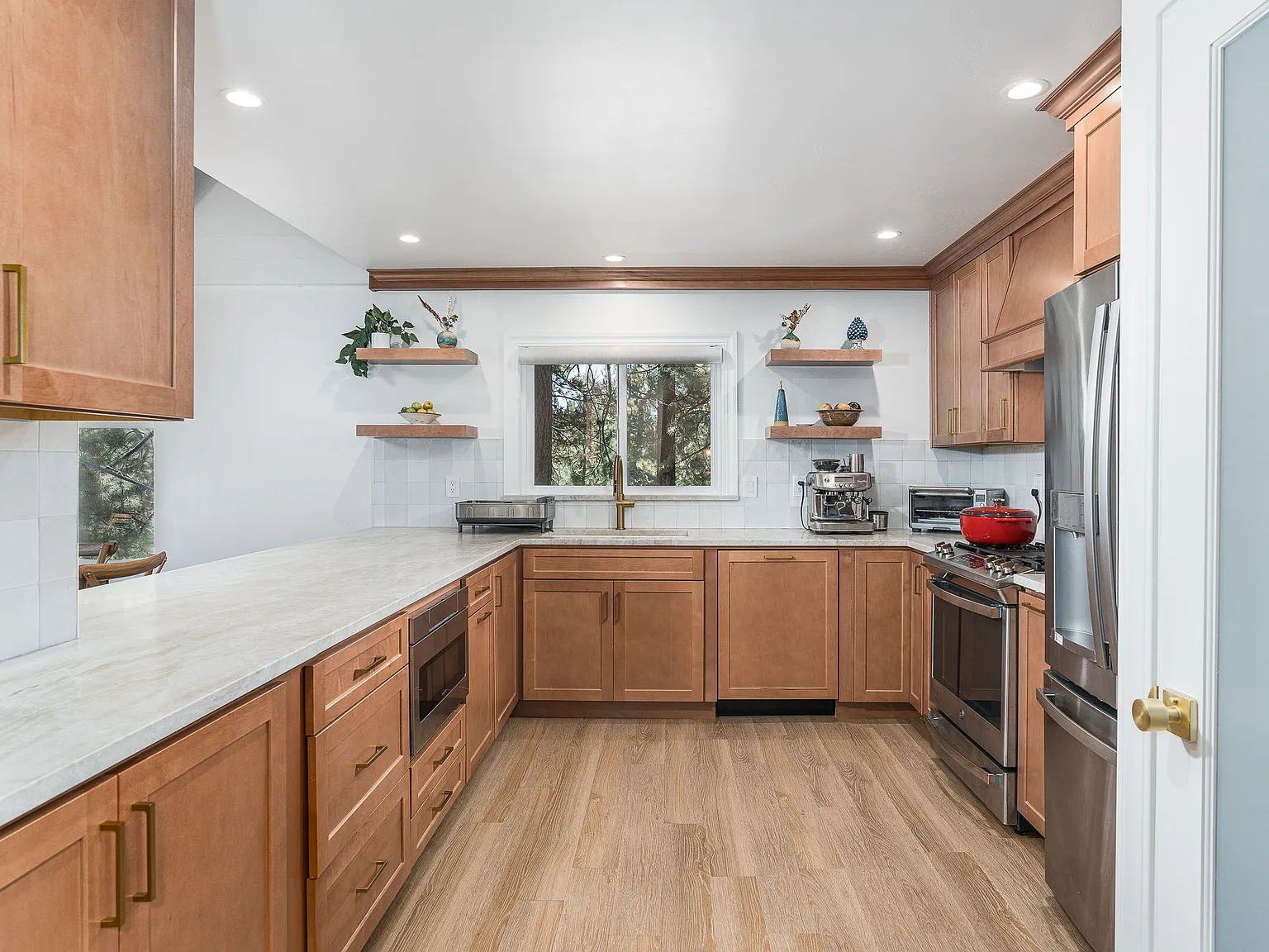 4 bed, 3.5 bath, 2100 sqft, $7,995 — Photo 3