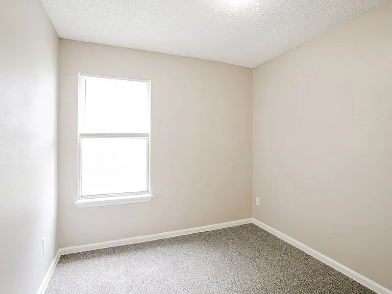 1529 Spearing St — Photo 12