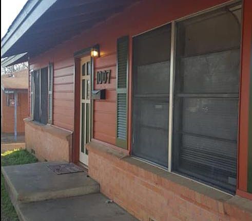2nd image of 1007 Palestine St