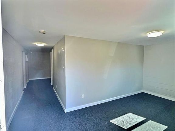 4th image of 646 Avenue E #B