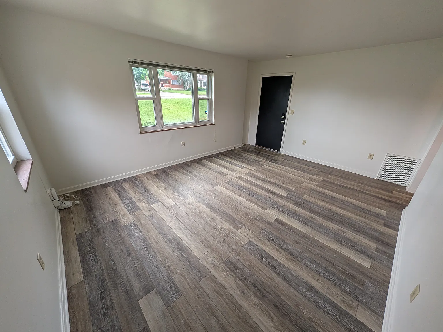 1 bed, 780 sqft, $900 — Photo 3