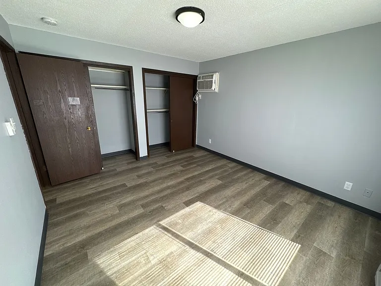 1050 Grand Ave — Photo 10
