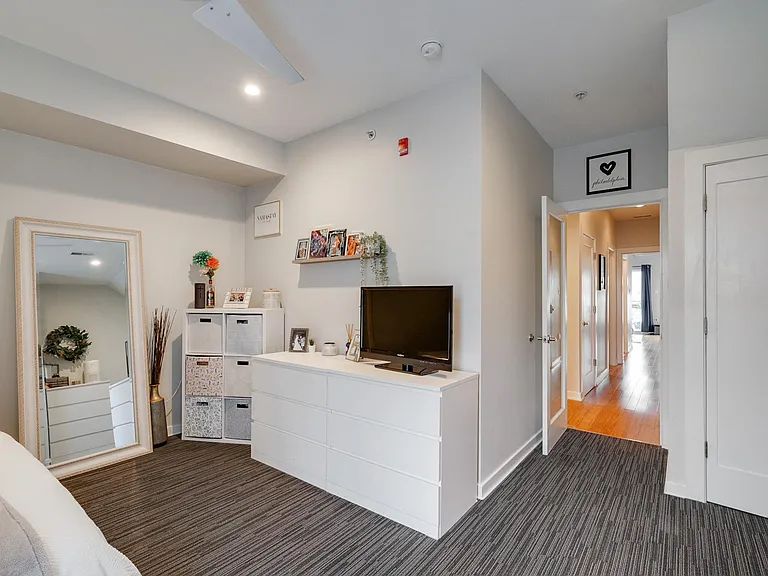 1637 Carpenter St #2 — Photo 9