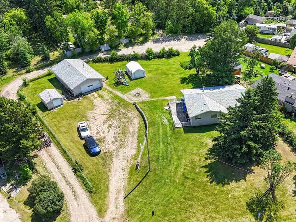 712 Lakeside Dr, Spring Lake, AB T7Z 2V7