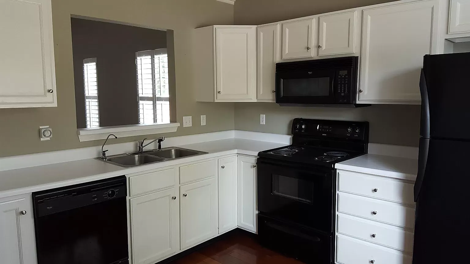 2 bed, 1214 sqft, $1,975 — Photo 3