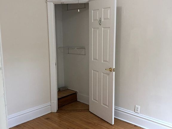 3rd image of 3740 N Hermitage Ave #2