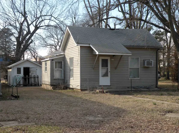 407 N School St, Eureka, KS 67045