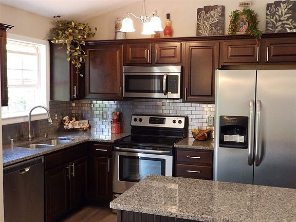 3rd image of 2479 Evergreen Dr