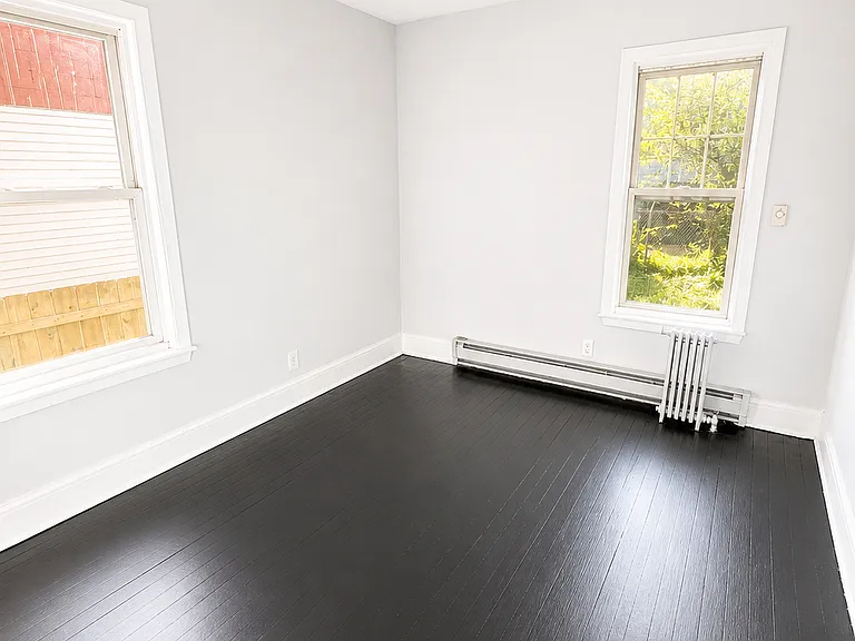 381 Leslie St #1 — Photo 4
