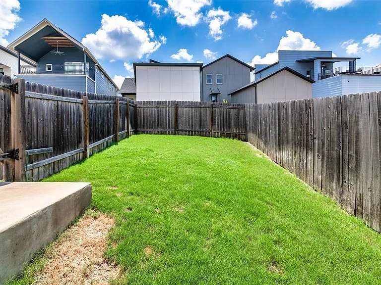 6025 Seville Dr — Photo 33