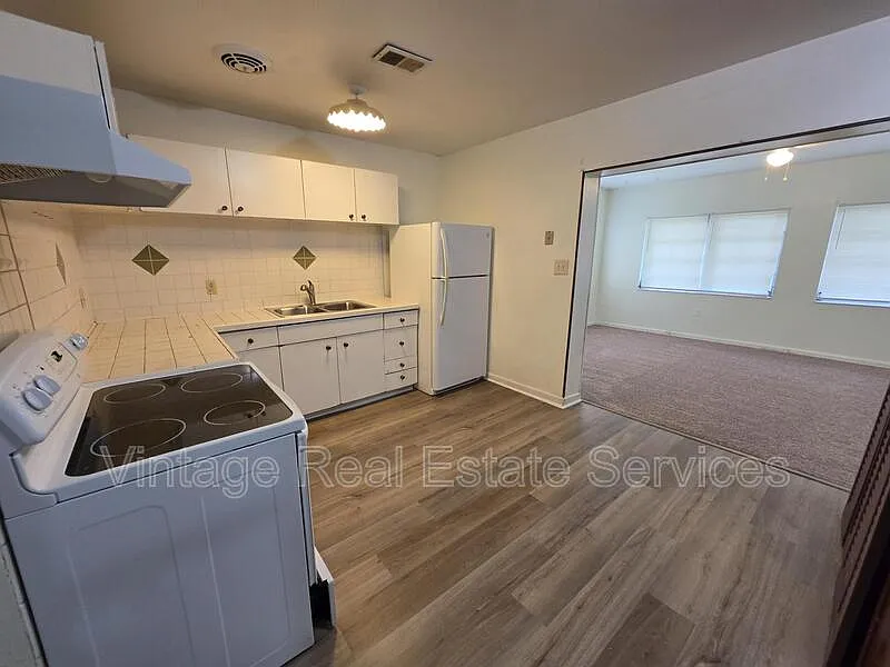 3 bed, 2.0 bath, 1476 sqft, $1,995 — Photo 3