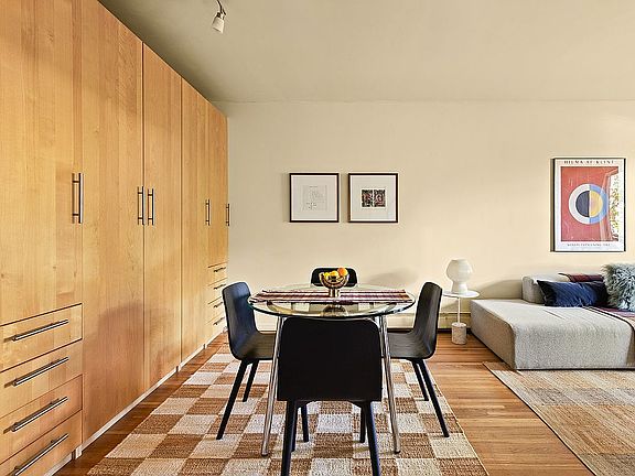 3rd image of 418 17th St APT 2B