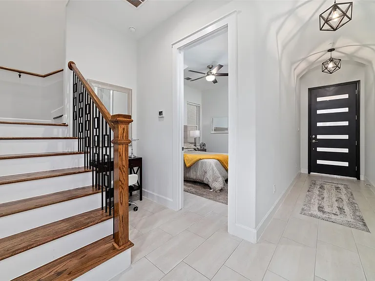 710 Delano St #A — Photo 15