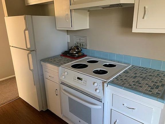 2nd image of 930 Carro Dr APT 4