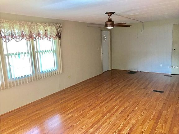 5th image of 28 Orangewood Dr