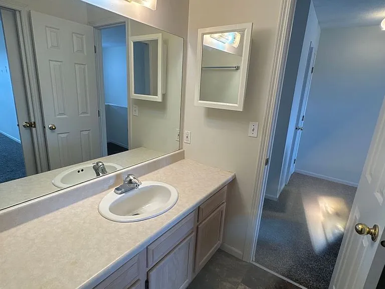 434-446 Hawthorne Cir — Photo 7
