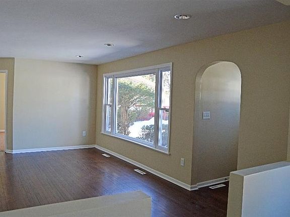 2nd image of 31 Meadow Ln
