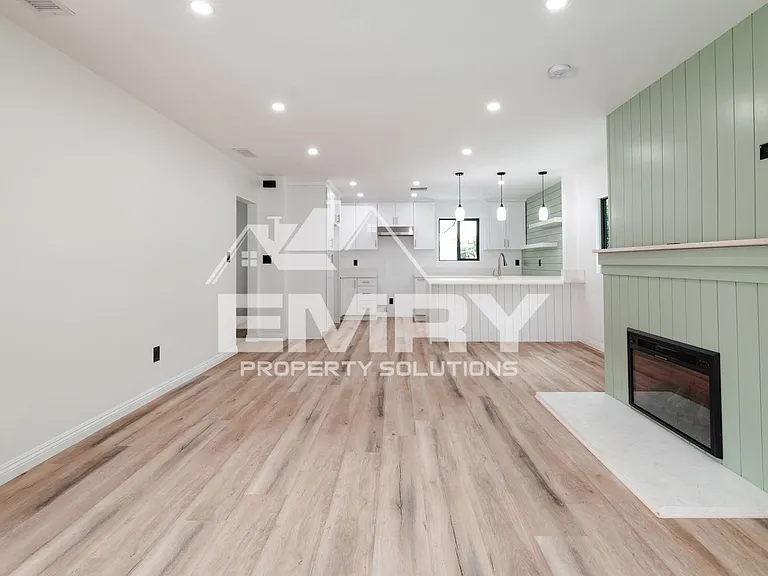 9135 Arrington Ave — Photo 3