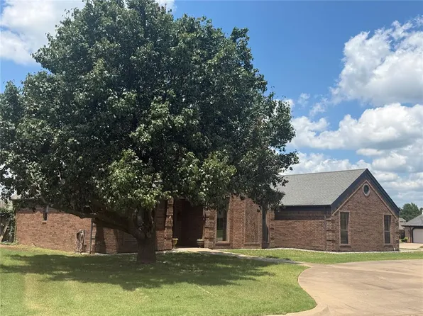 1316 Windsor Pl, Shawnee, OK 74804