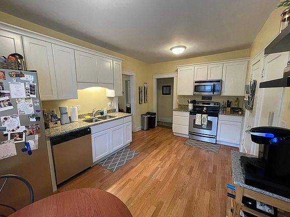 4th image of 1586 Winton Ave