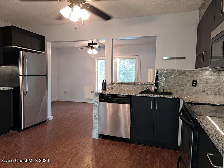 1311 Cindy Cir NE — Photo 4