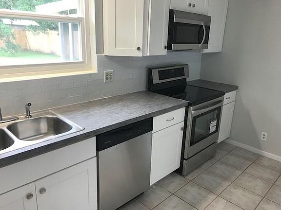 4th image of 353 Armas Ave