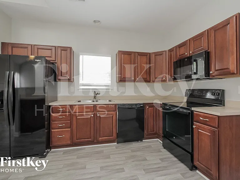 9708 Spring Park Dr — Photo 6