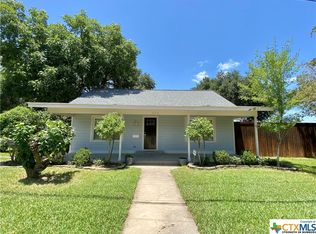 304 E Hiller St, Victoria, TX 77901