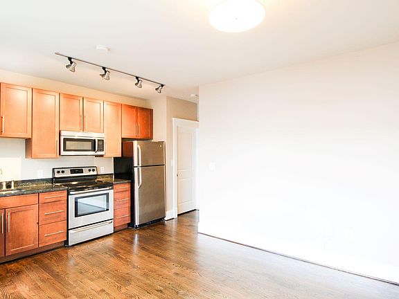 3rd image of 611 S Jefferson St APT 809