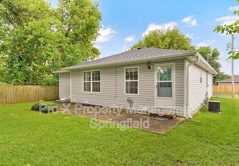 3119 W Water St — Photo 16