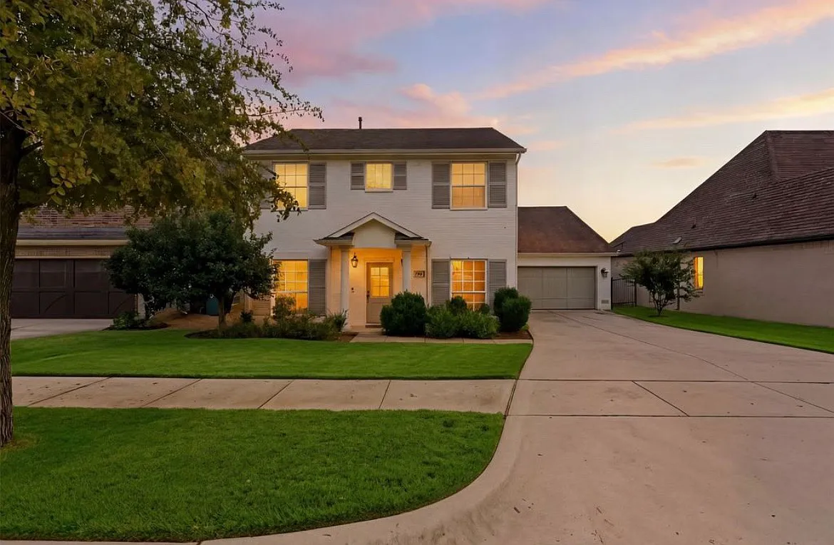 318 Bluestem Ln — Photo 2