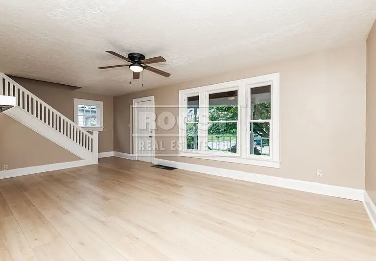 103 N Clairmont Ave — Photo 4