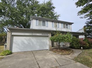 50015 Foxcrest Dr, Chesterfield, MI 48047