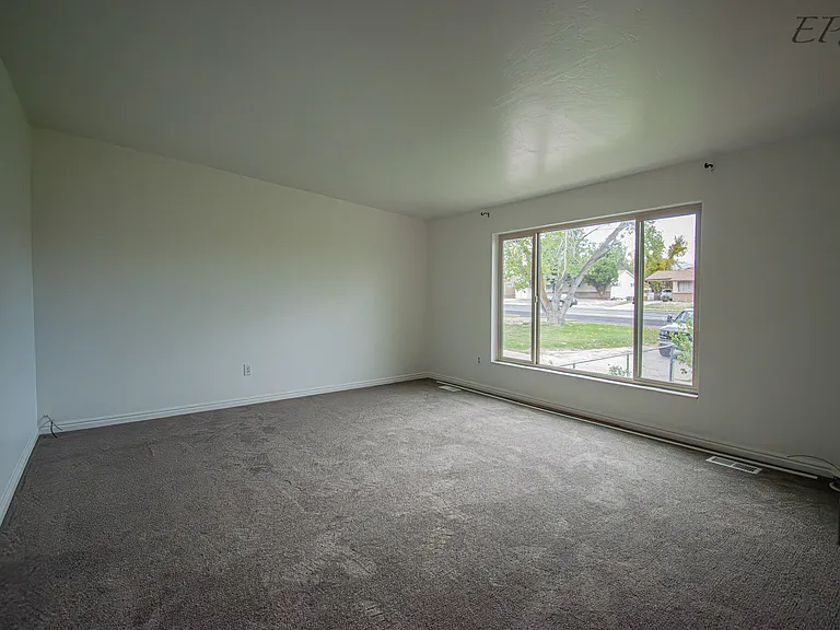 4881 S 4015 W — Photo 3