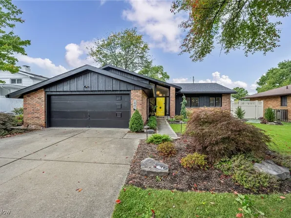 1842 Aldersgate Dr, Lyndhurst, OH 44124