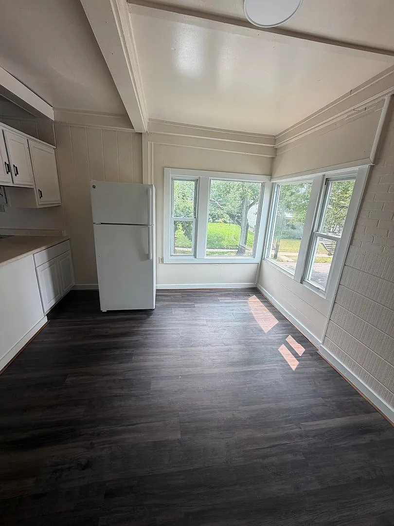232 Wallace — Photo 2