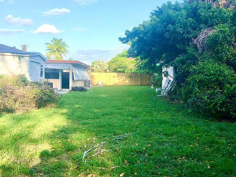 4900 SW 36th Ct — Photo 20