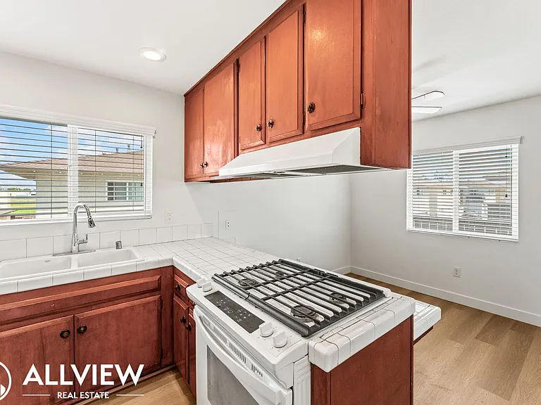 16682 Bartlett Ln — Photo 8
